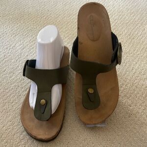 CL by Chinese Laundry thong sandals